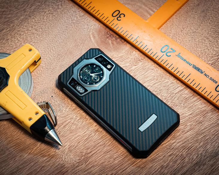 Новинка к «Черной пятнице».</p>
<p>Компания OUKITEL выпустила брутальный флагманский смартфон WP21 и он уже доступен к заказу