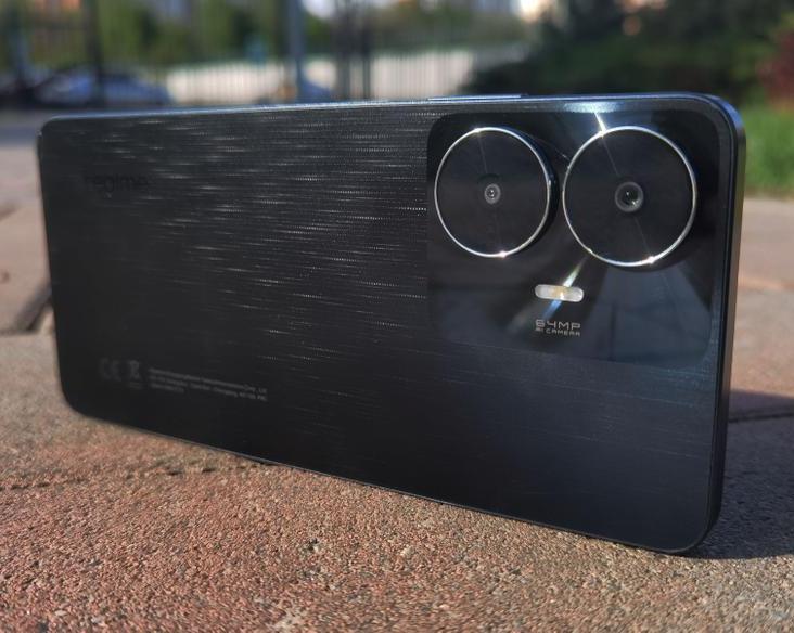 Обзор Realme C55: доступный смартфон с большим объемом памяти